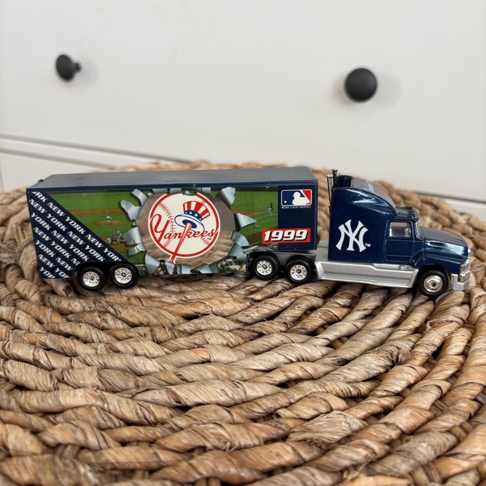Yankees Die Cast truck